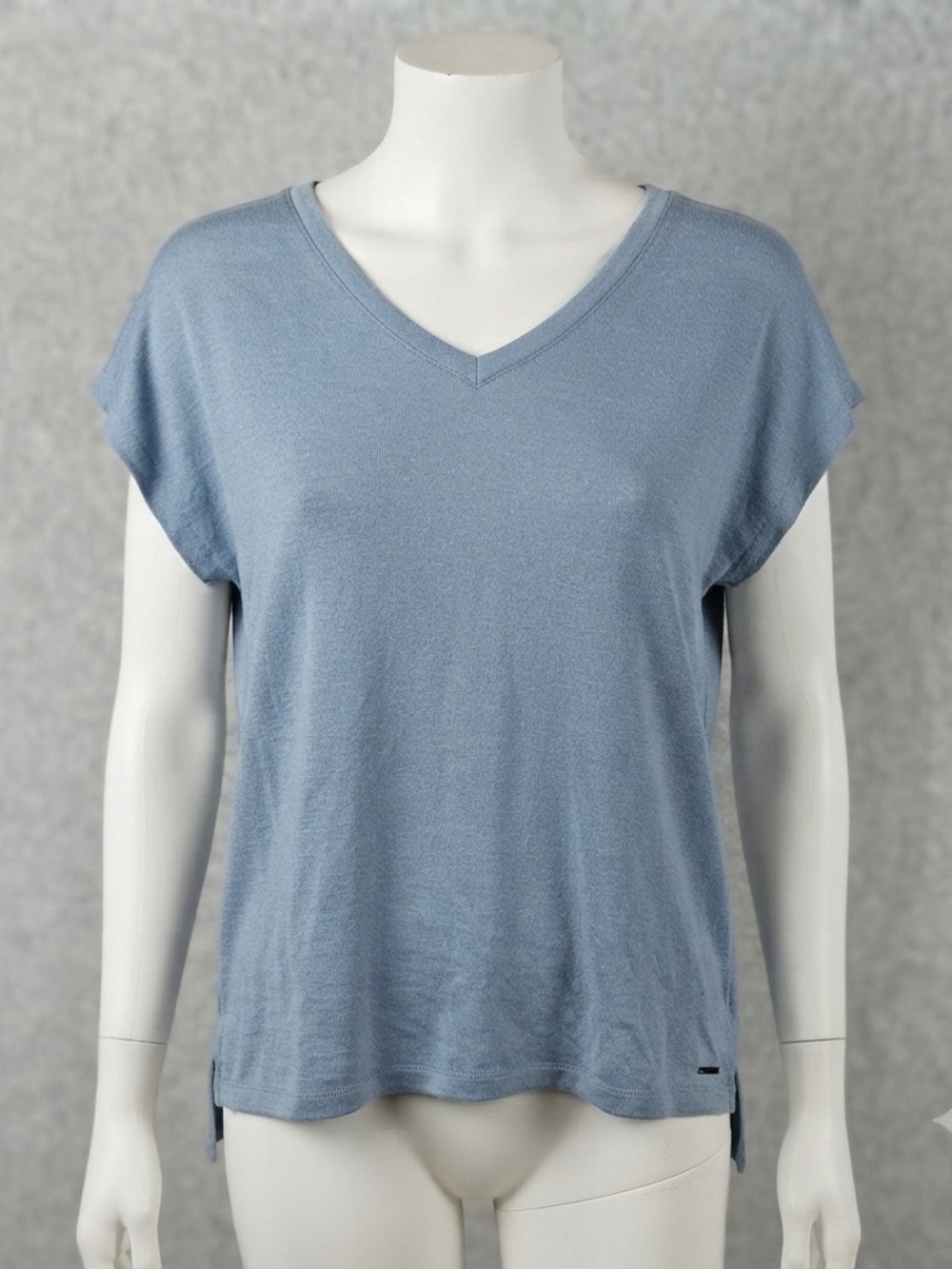 Orvis Blue V‑Neck Short Sleeve Top women’s medium